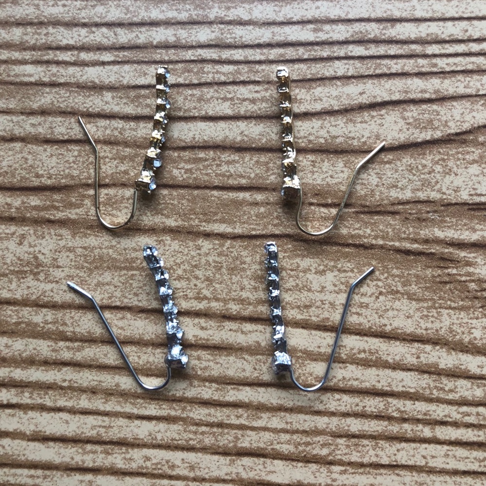 🎄4 for $23* stacked crystal rhinestone earrings - Picture 3 of 4